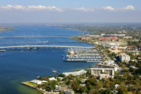 Bradenton, Florida: With quick access to Tampa Bay, St. Petersburg, Tampa and Clearwater, the small town feel of Bradenton offers a great fit for many. Lovely beaches, magnificent bays, charming Anna Maria Island and a host of golf course options … Bradenton is Beautiful!!