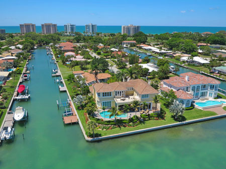 Venice, Florida: Quaint, quiet, stylish, relaxing and peaceful. If you’re not impressed with its downtown area, its beaches, its pier, its golf courses and its stylish architecture, then you simply haven’t been there!